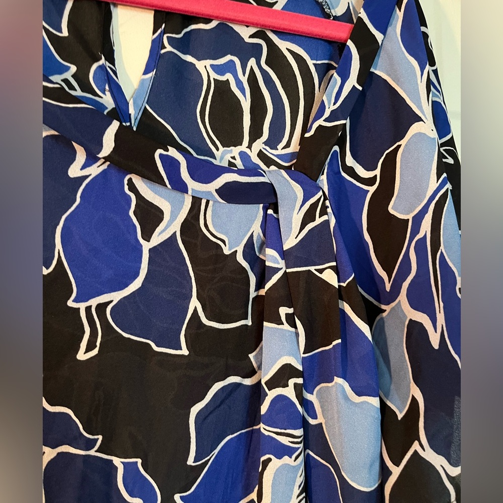 Liz Claiborne Floral Blue Women's Top - Picture 2 of 8